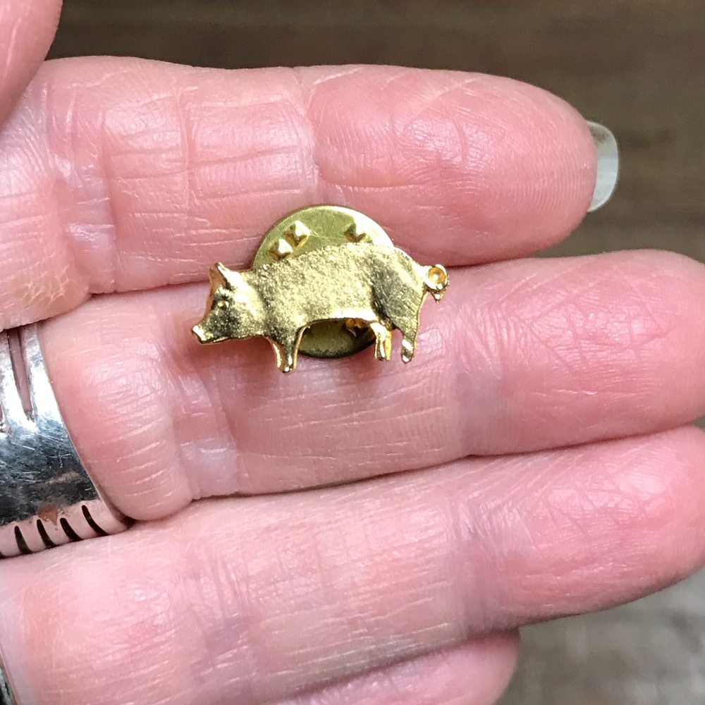Pig Pin- Gold tone